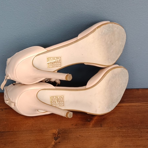 Heels - Picture 7 of 16